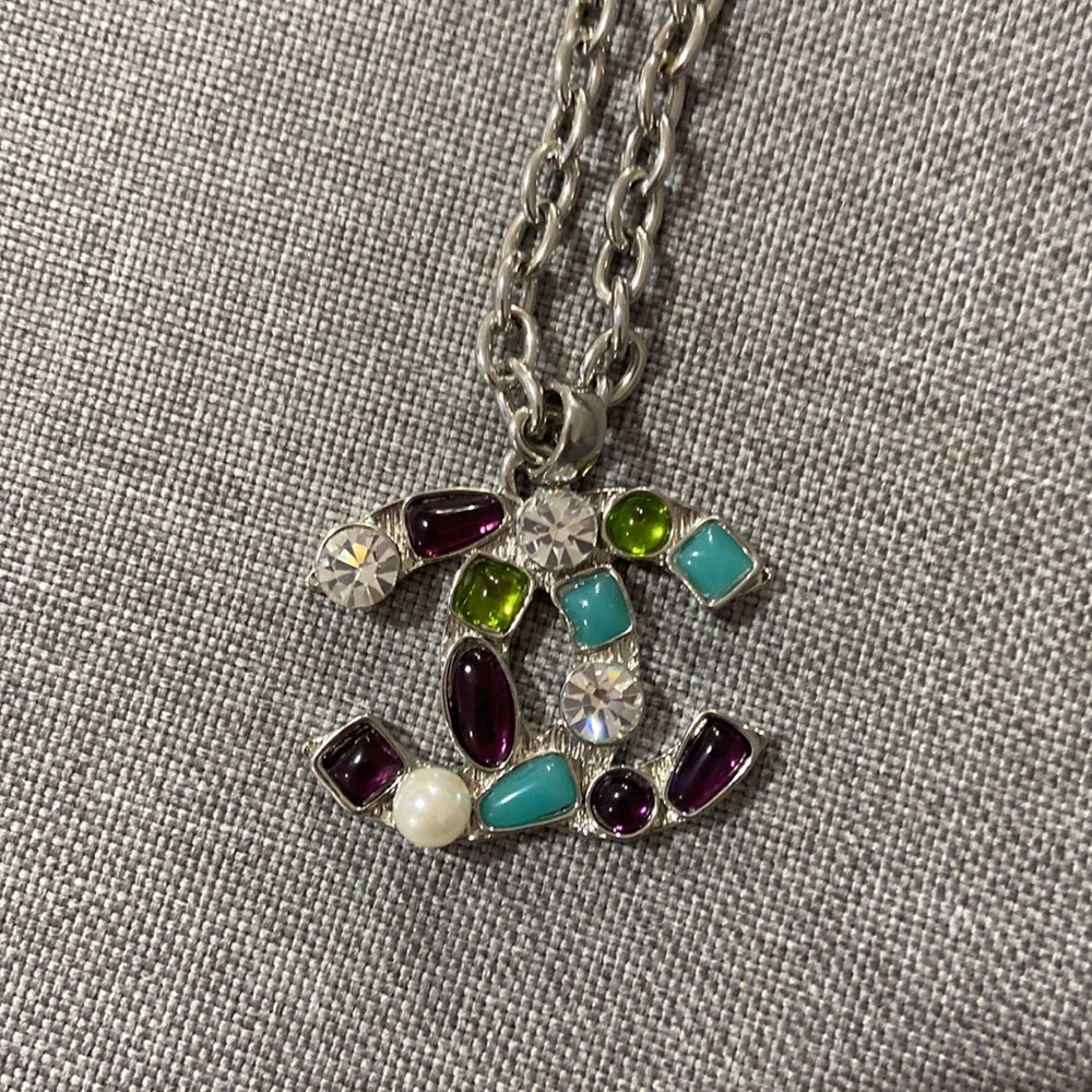 Flash Sale✨Silver and Purple Necklace with Iconic CHANEL CC Pendant - Picture 2 of 4